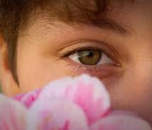 7 Surprising Benefits Of Rose Water For Eyes