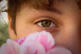 7 Surprising Benefits Of Rose Water For Eyes